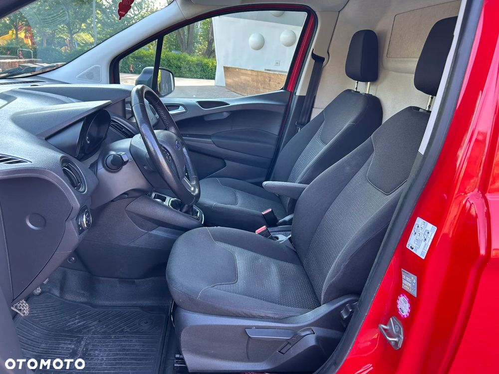 Ford Transit Courier - 11
