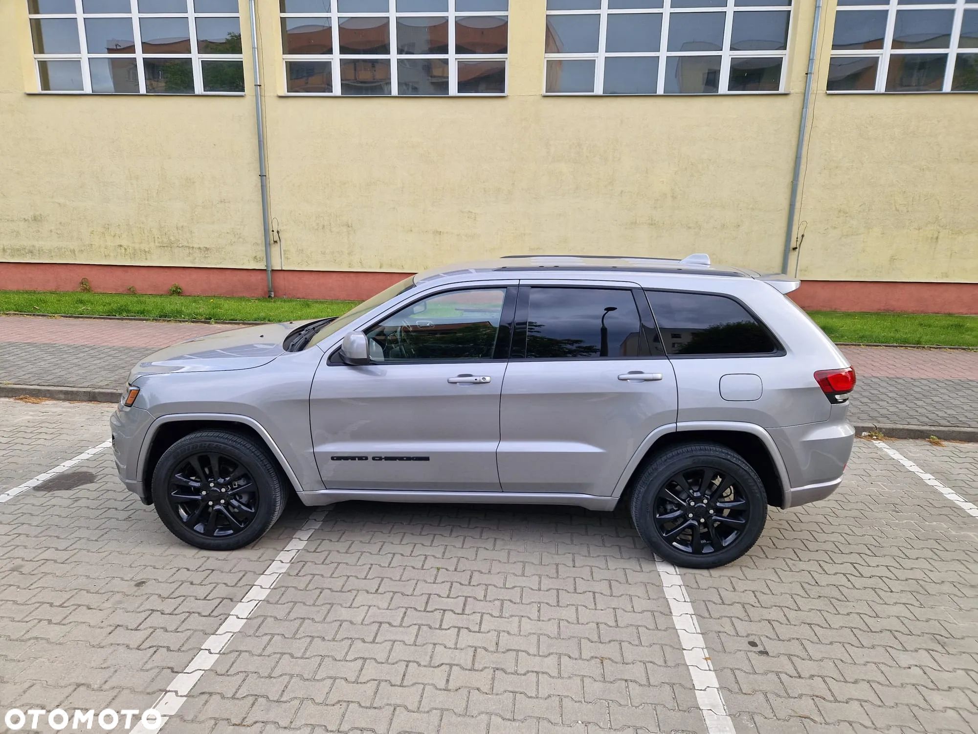 Jeep Grand Cherokee - 1
