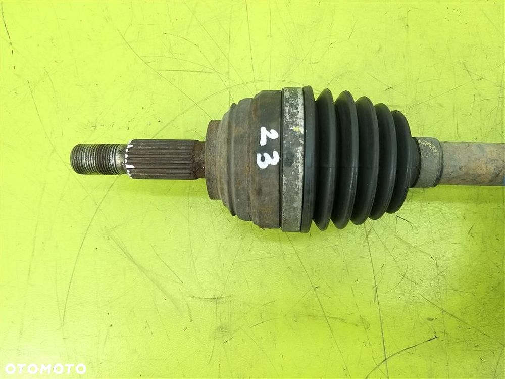 Półoś przód przednia lewa Renault Clio  III 1.6B 90KM  2005-2009 - 2