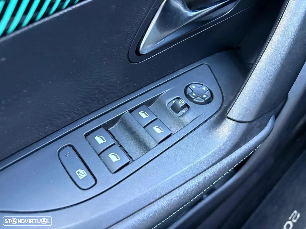 Peugeot 2008 1.2 PureTech Allure - 34