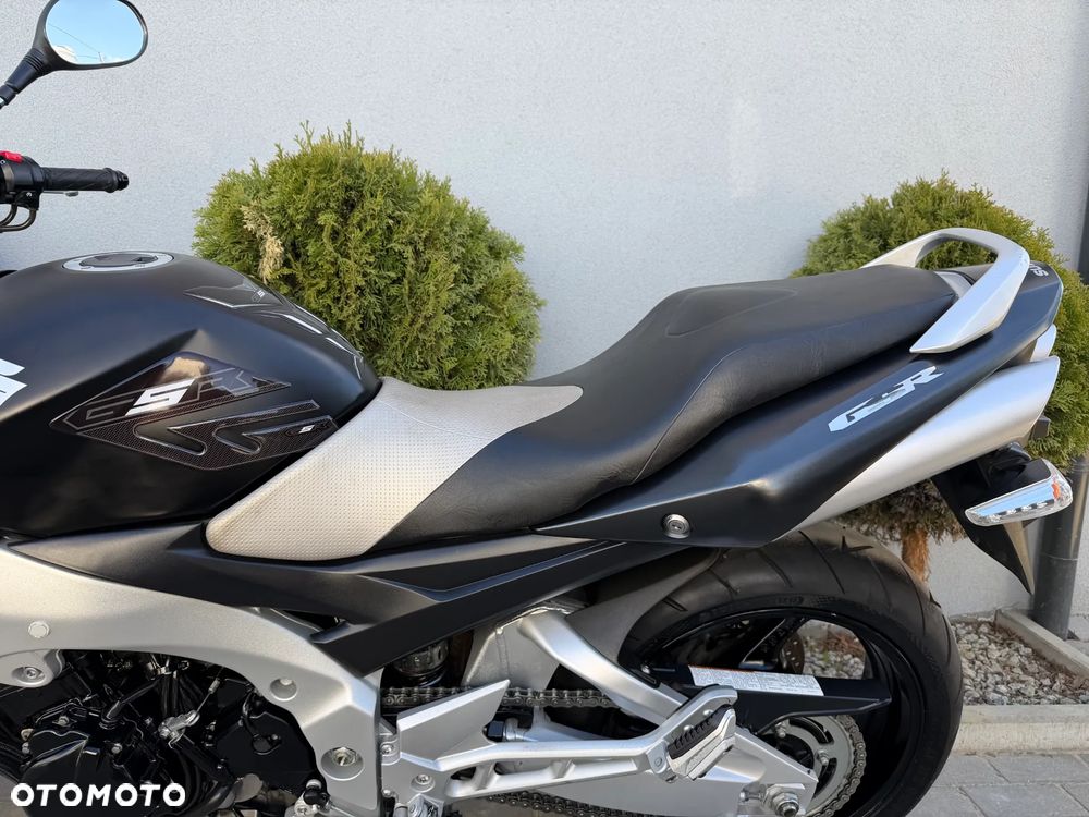 Suzuki GSR - 31