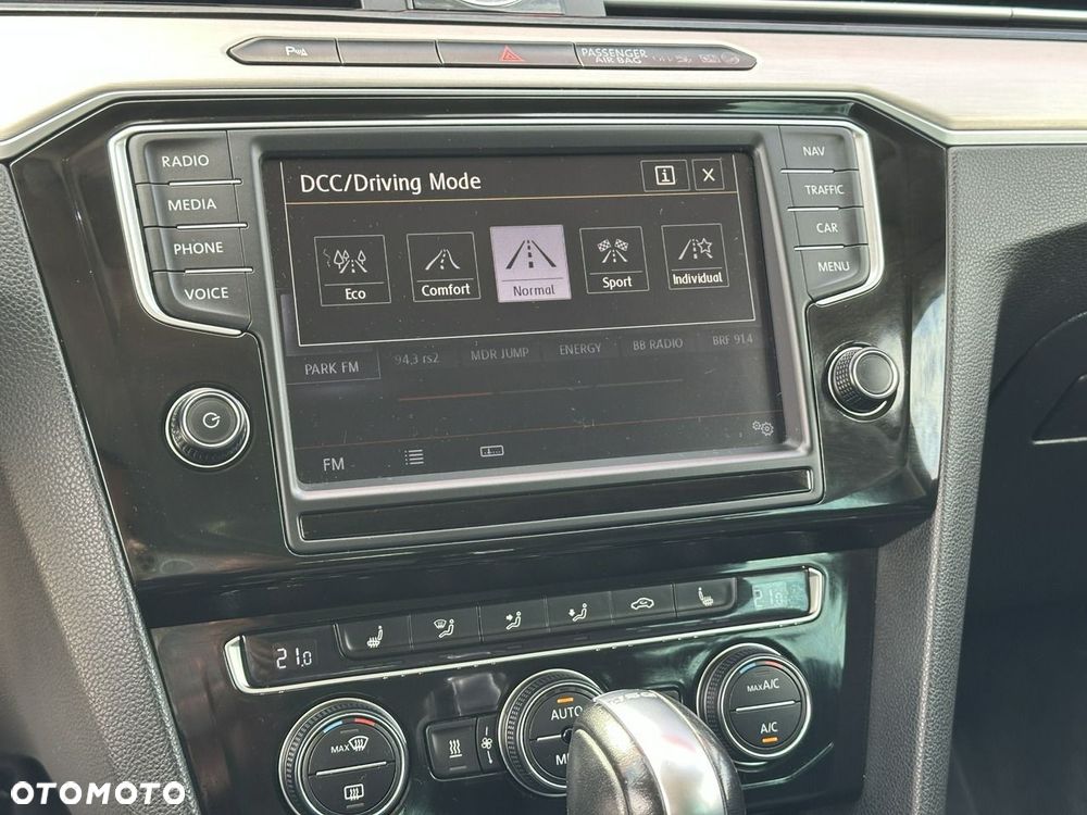 Volkswagen Passat Variant 2.0 TSI (BlueMotion Technology) DSG Highline - 25