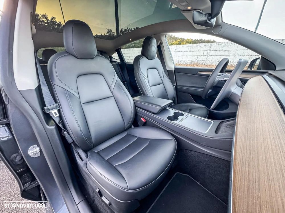 Tesla Model Y Long Range Dual Motor AWD - 14