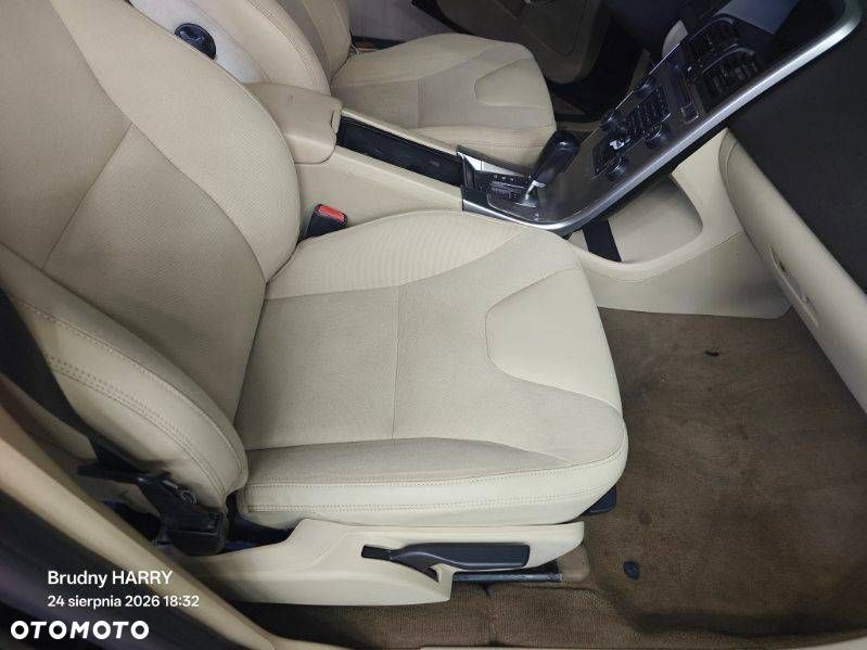 Volvo XC 60 D5 AWD Momentum - 16