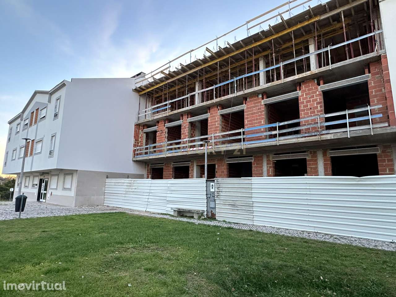 Apartamento Cave  T3 +1 no Centro de Coina - Grande imagem: 3/4