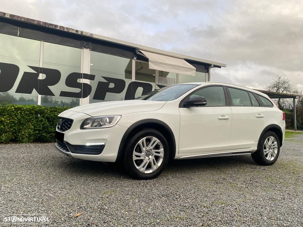 Volvo V60 Cross Country 2.0 D4 Momentum Geartronic - 1