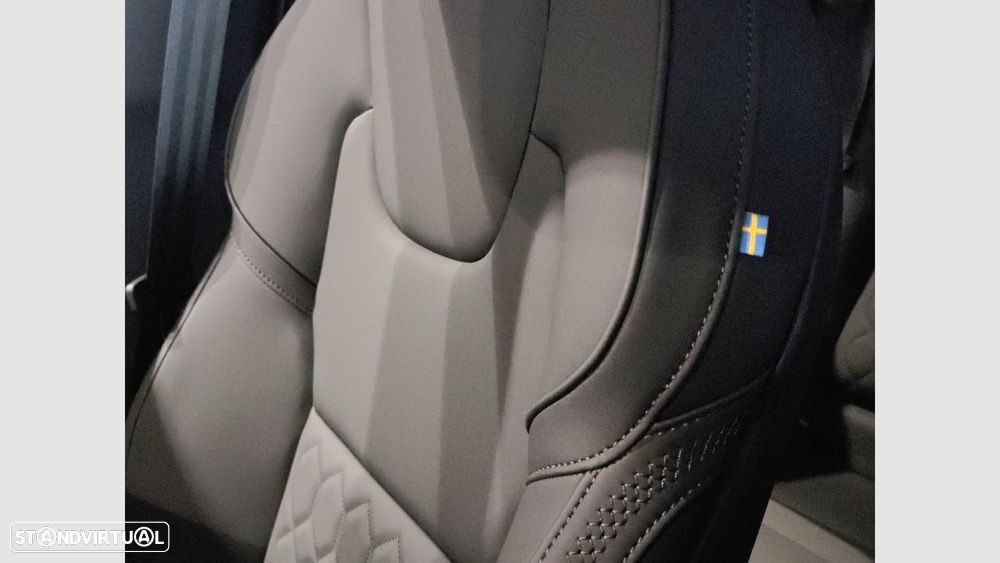 Volvo XC 60 2.0 T6 PHEV Core AWD - 20