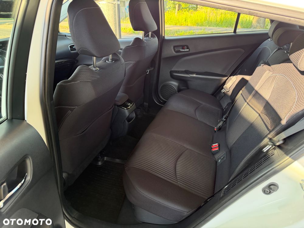 Toyota Prius (Hybrid) Life - 16