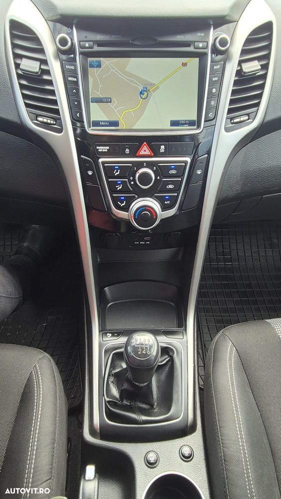 Hyundai i30 blue Kombi 1.6 CRDi Trend - 13