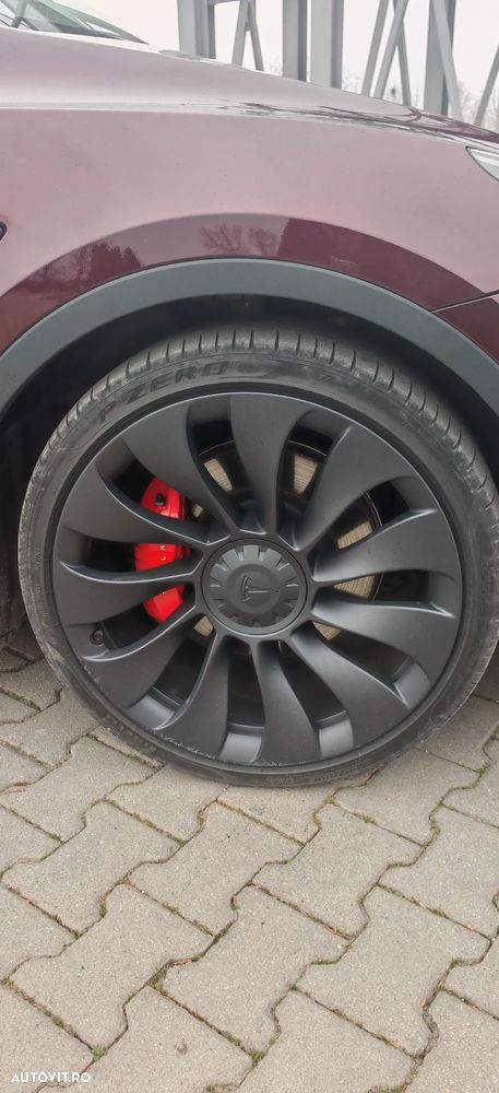 Tesla Model Y - 5