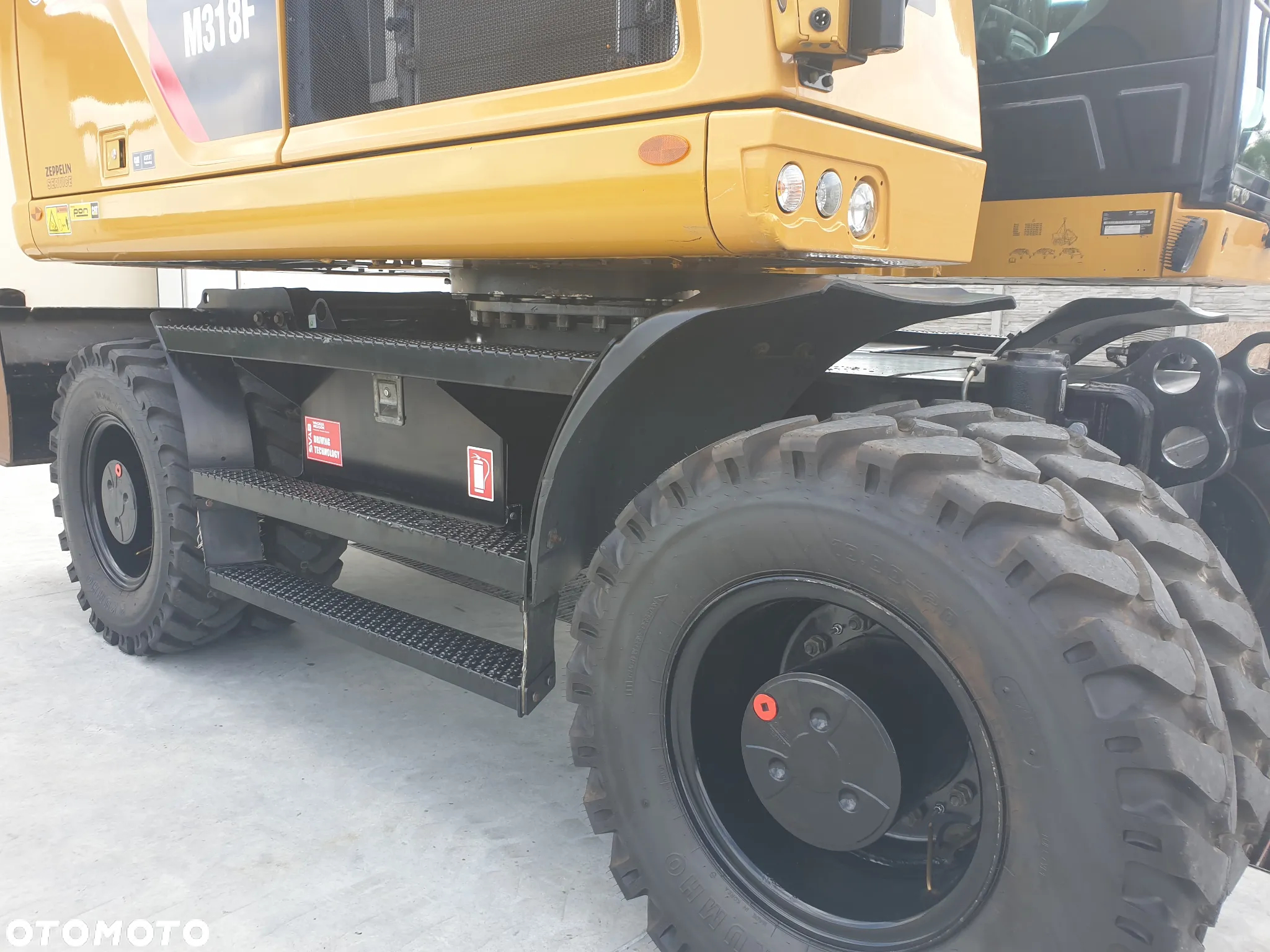 Caterpillar M 318 F ROTOTILT SPROWADZONY ŁADNY STAN - 10