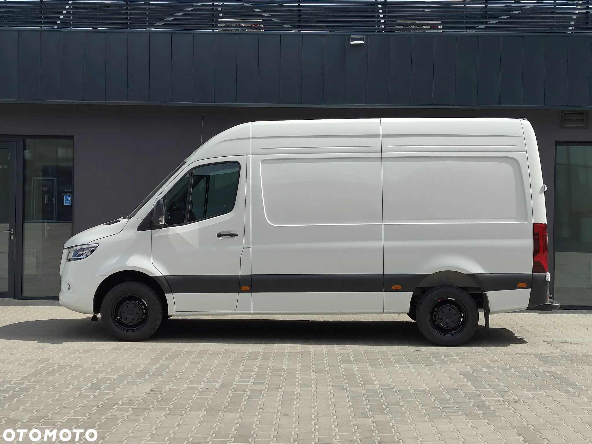 Mercedes-Benz Sprinter - 2