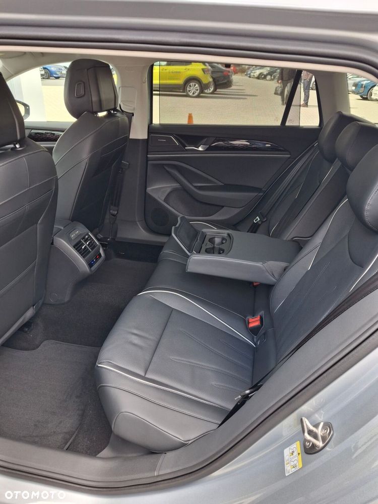 Volkswagen Passat - 17