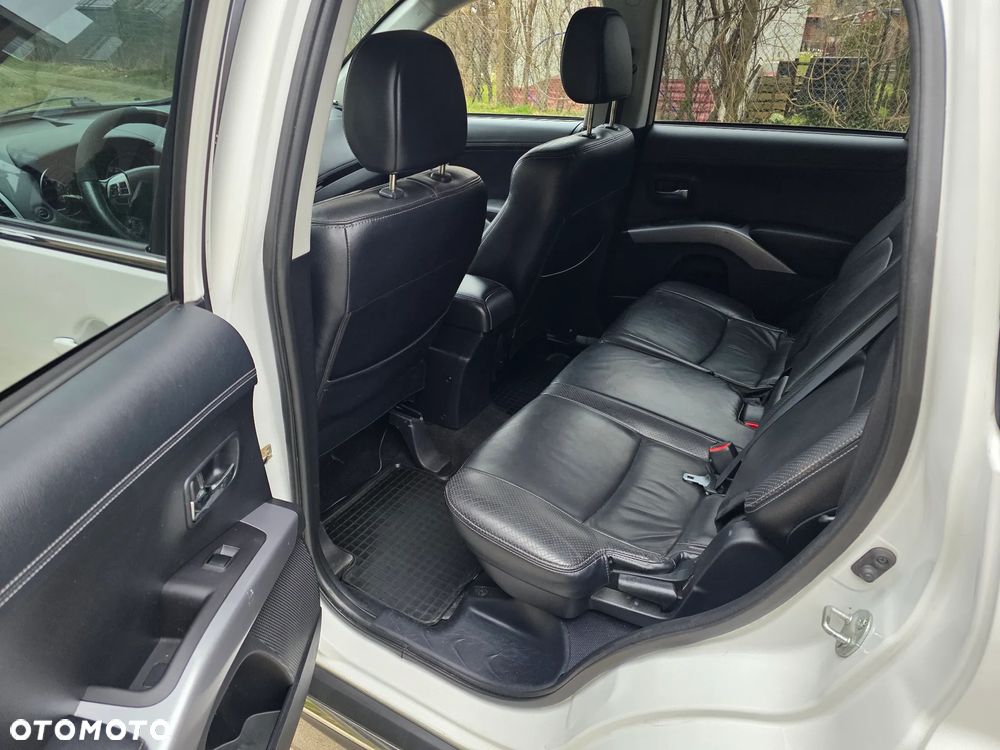 Mitsubishi Outlander 2.2 DID Instyle NAVI EU5 TC-SST - 17