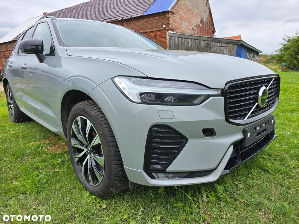 Volvo XC 60 B4 D AWD Plus Dark - 4