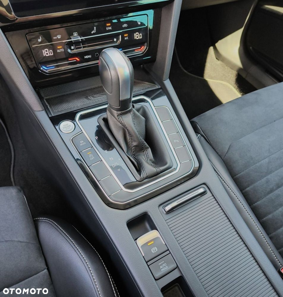 Volkswagen Passat Variant 2.0 TDI 4Mot Elegance DSG - 24