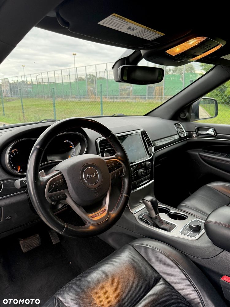 Jeep Grand Cherokee - 12
