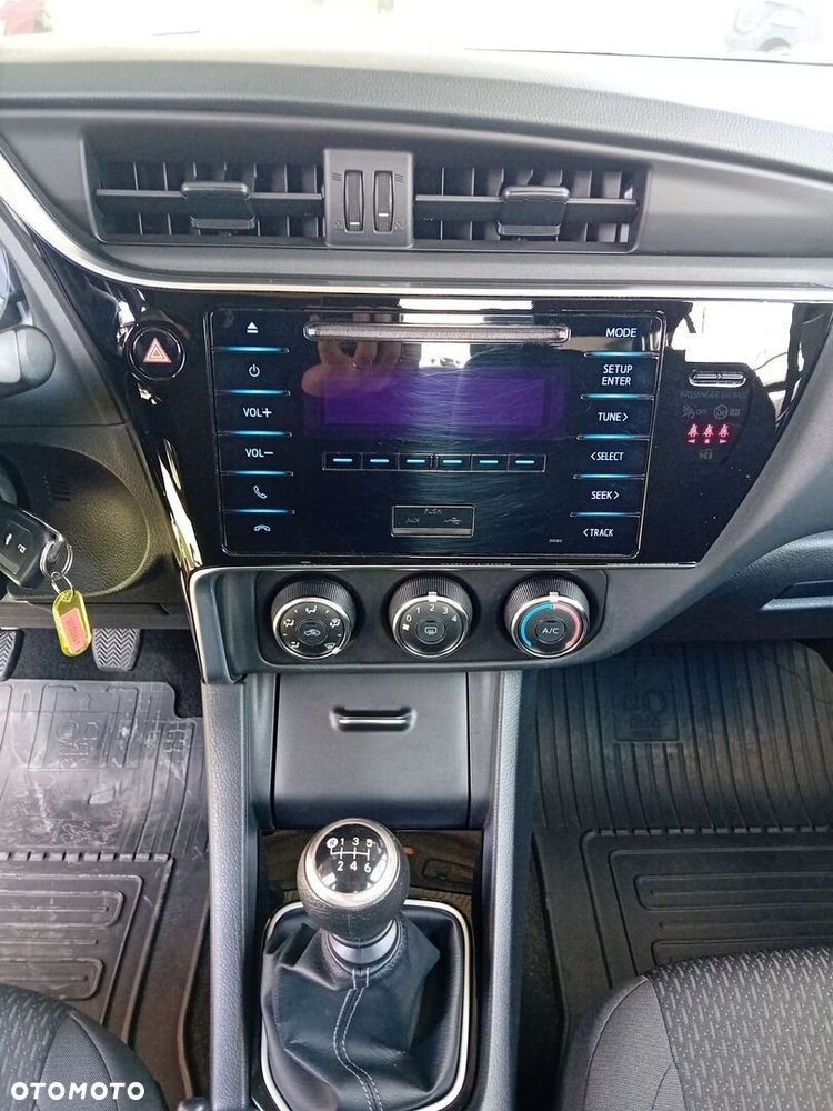 Toyota Corolla 1.6 Active EU6 - 12