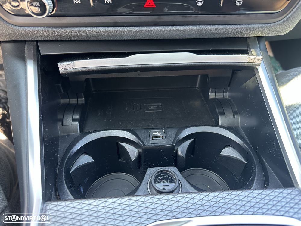 BMW 330 e Pack Desportivo M Pro Auto - 35