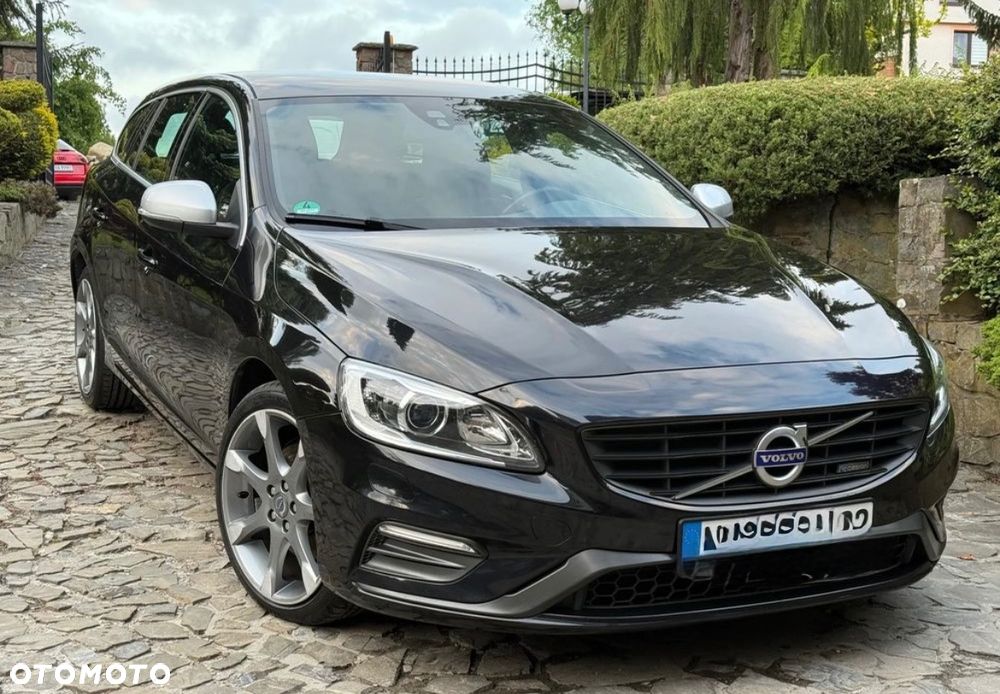 Volvo V60 D2 R-Design - 1