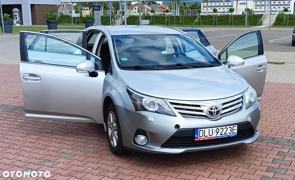 Toyota Avensis 2.0 Style MS - 3