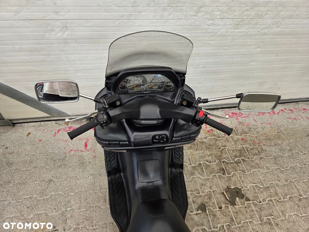 Suzuki Burgman - 24