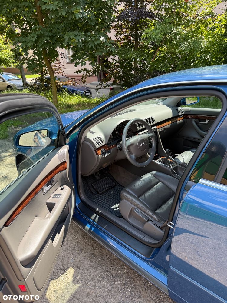 Audi A4 Limousine - 10