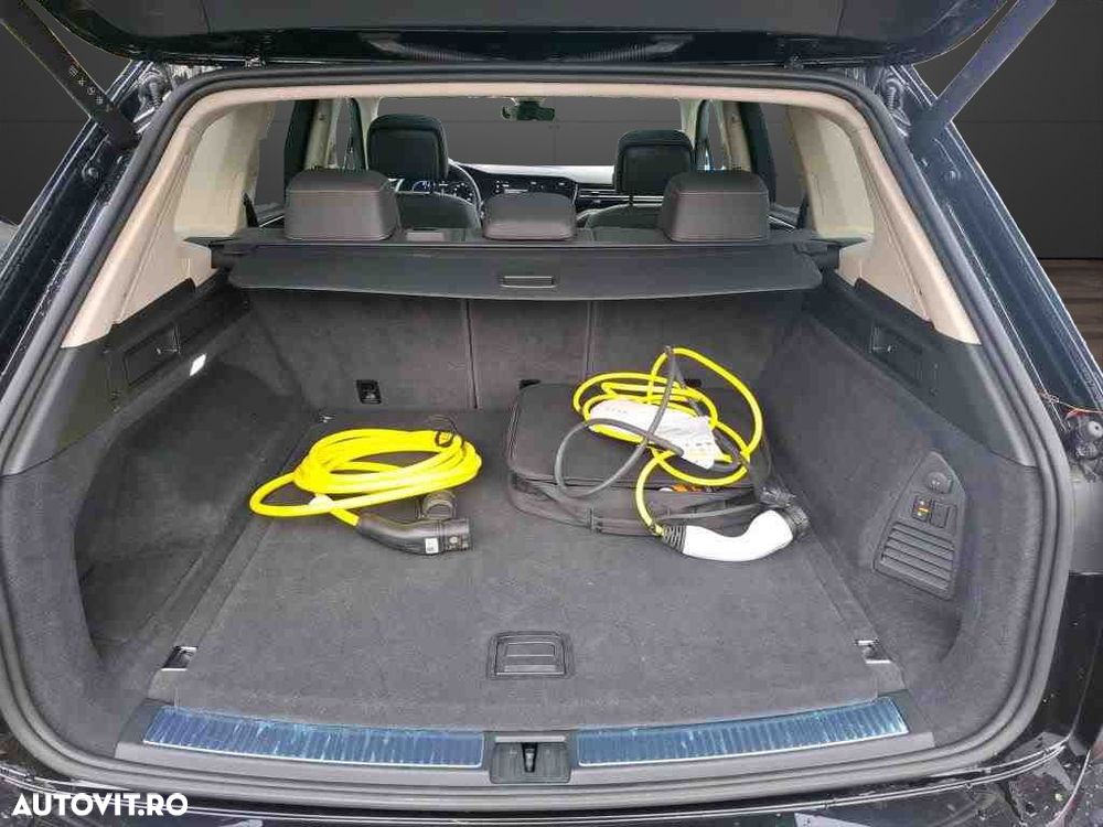 Volkswagen Touareg 3.0 V6 e-Hybrid 4Motion Aut. Elegance - 9