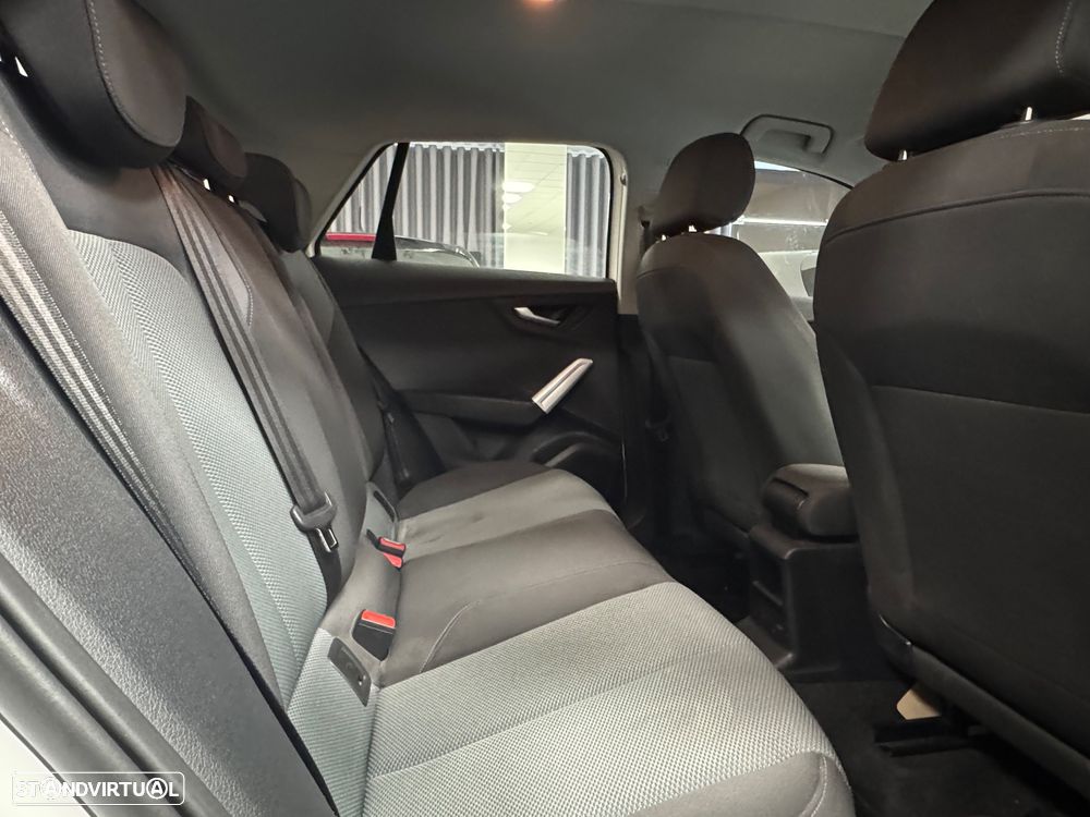 Audi Q2 30 TDI Design S tronic - 34