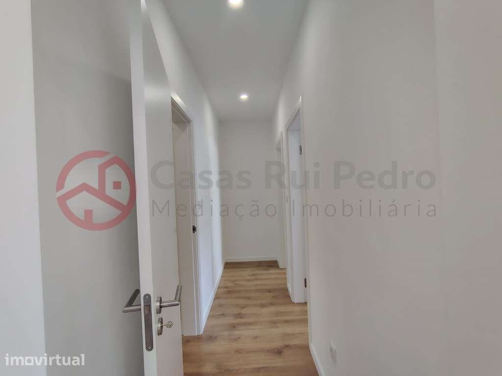Apartamento T3 totalmente remodelado, em prédio com elevador, Benfi... - Grande imagem: 4/16