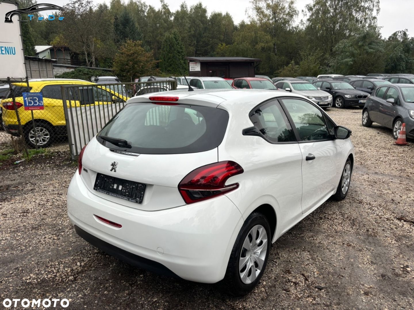 Peugeot 208 - 12