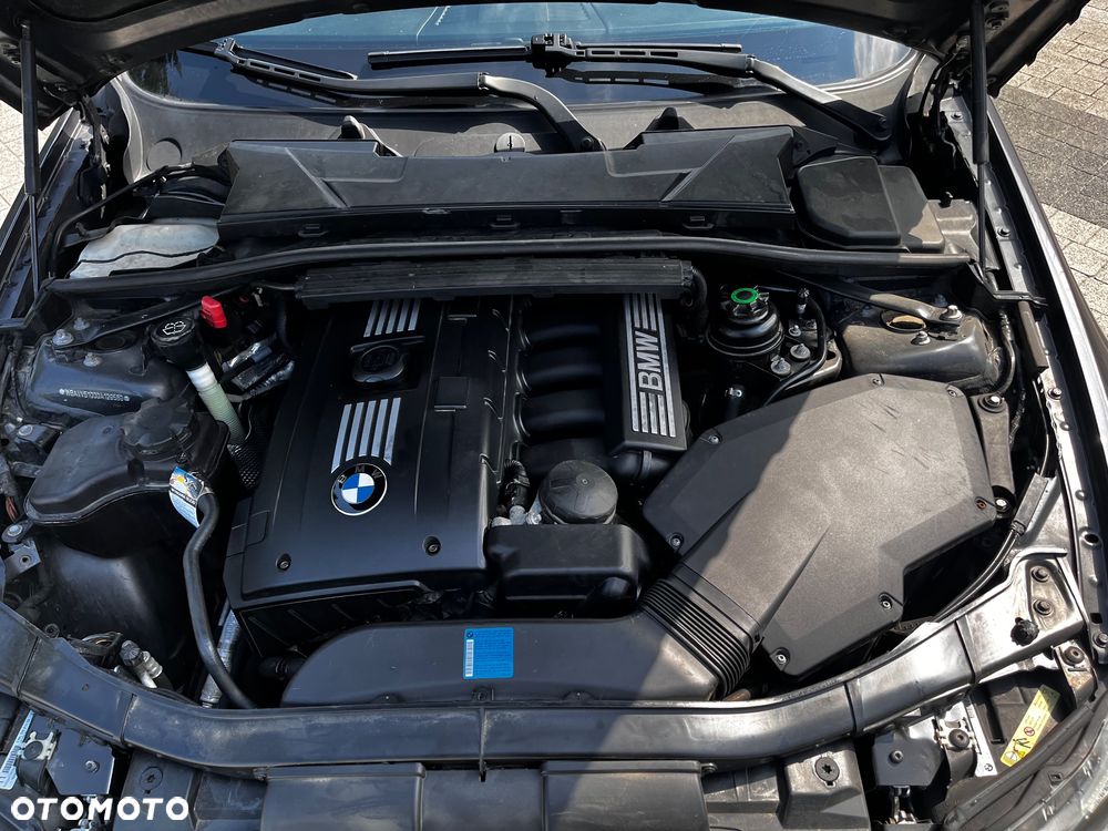 BMW Seria 3 325i xDrive - 18