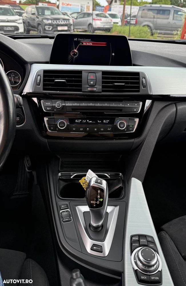 BMW Seria 3 330e iPerformance M Sport - 38
