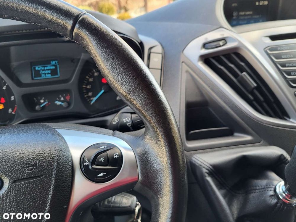 Ford Tourneo Custom - 37