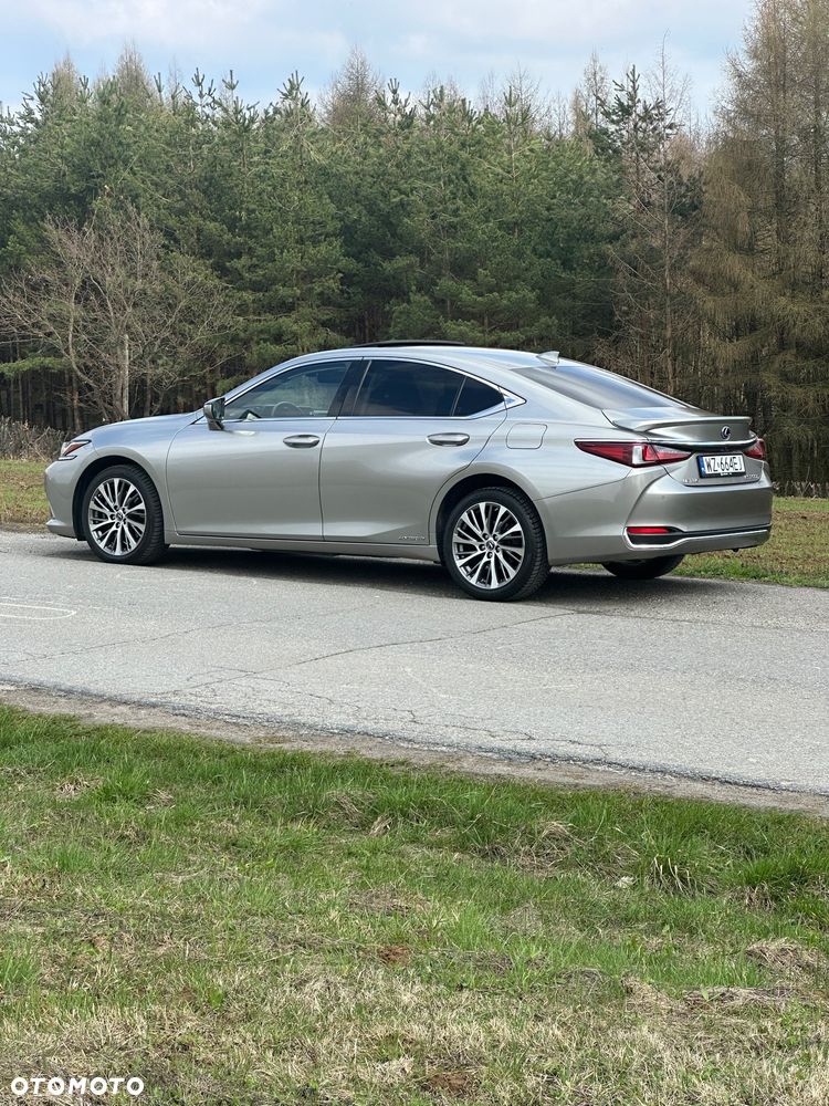 Lexus ES 300h Business Edition + - 35