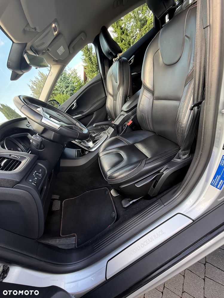 Volvo V40 Cross Country T3 Drive-E Ocean Race - 11