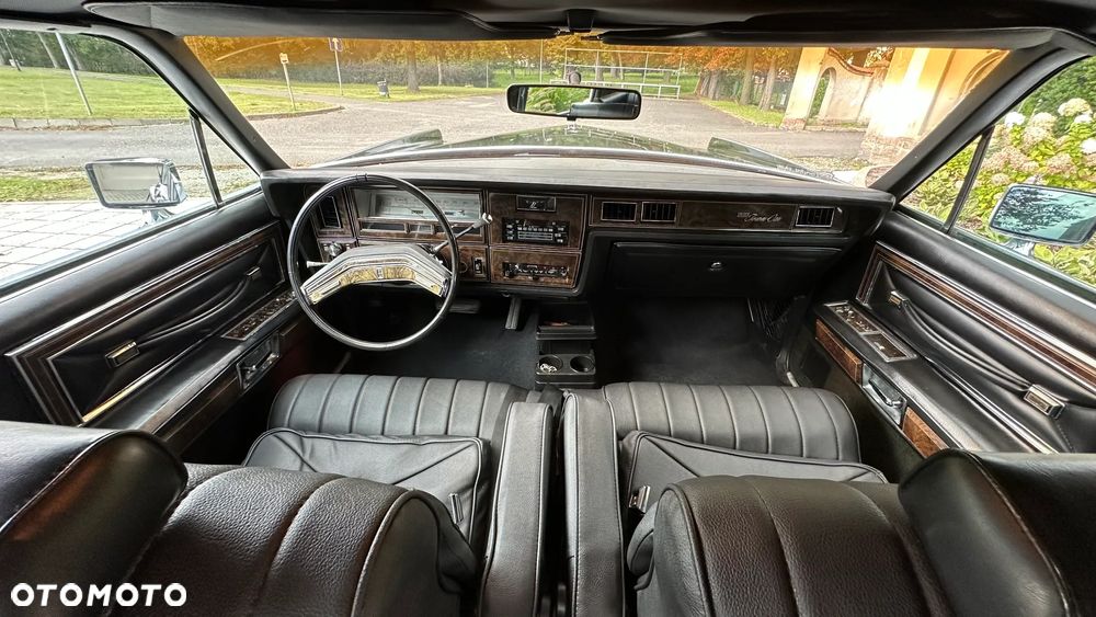 Lincoln Town Car - 19
