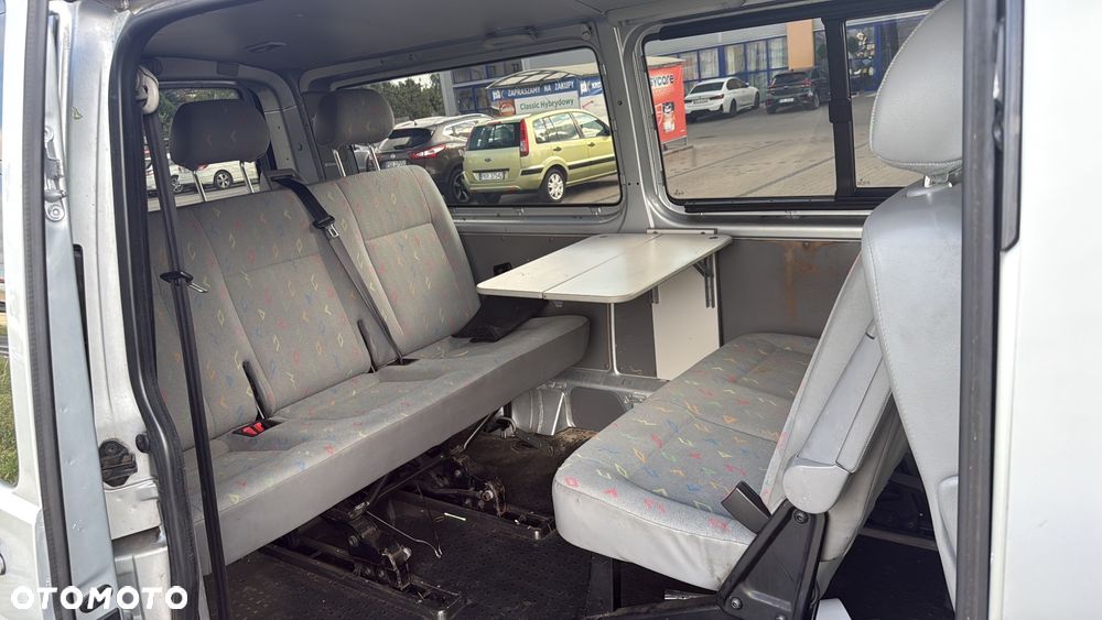 Volkswagen Caravelle - 16