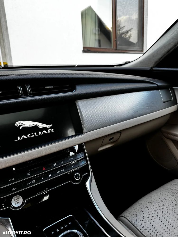 Jaguar XF 20d AWD Prestige - 20