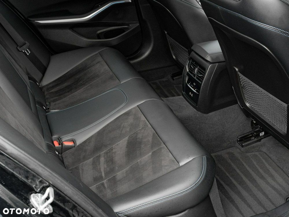 BMW Seria 3 318i M Sport - 27