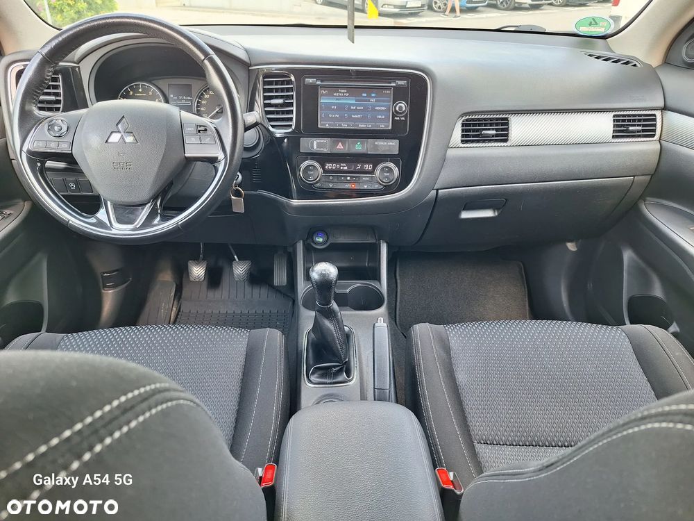 Mitsubishi Outlander 2.0 2WD SUV-Star - 24