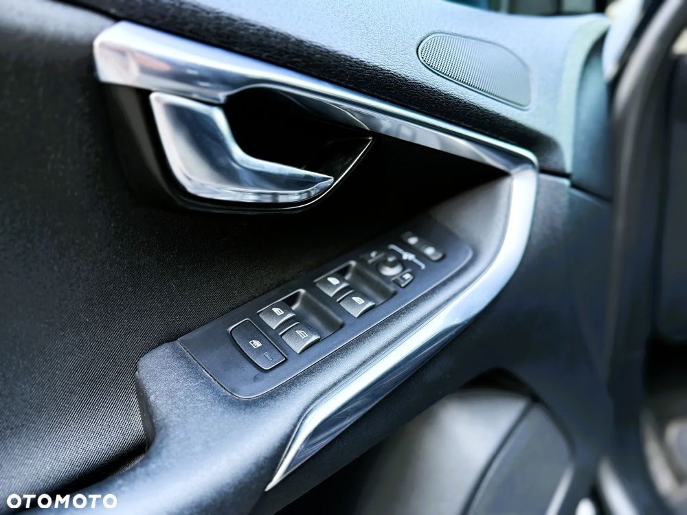 Volvo V40 D3 Momentum - 27