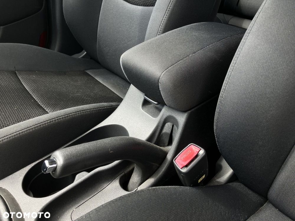 Hyundai i30 1.6 Classic - 23