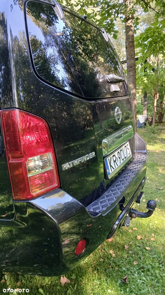 Nissan Pathfinder 2.5 D LE - 18