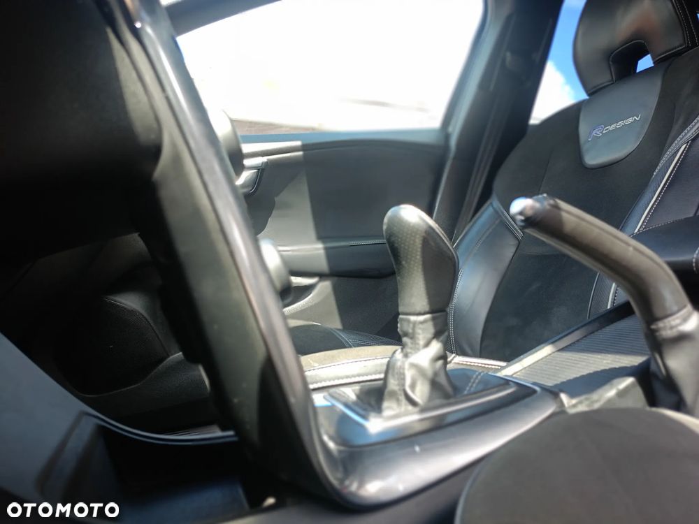 Volvo V40 D2 R-Design - 13