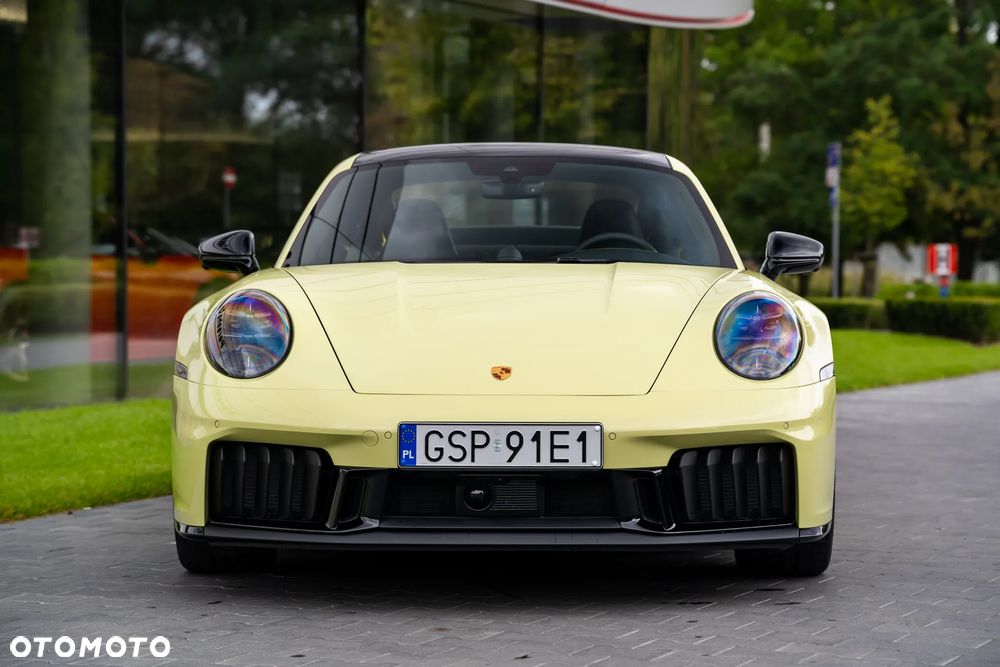 Porsche 911 Carrera T-Hybrid 4 GTS - 6