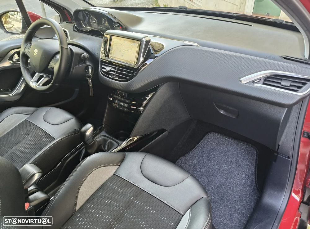 Peugeot 2008 1.2 PureTech Allure - 18