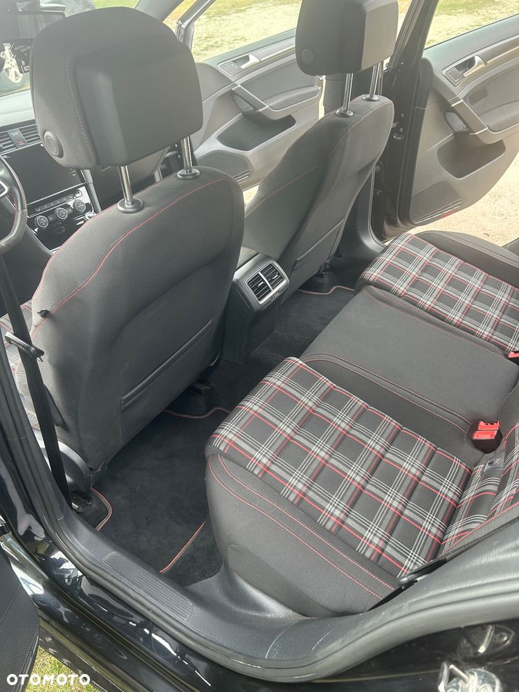 Volkswagen Golf - 19