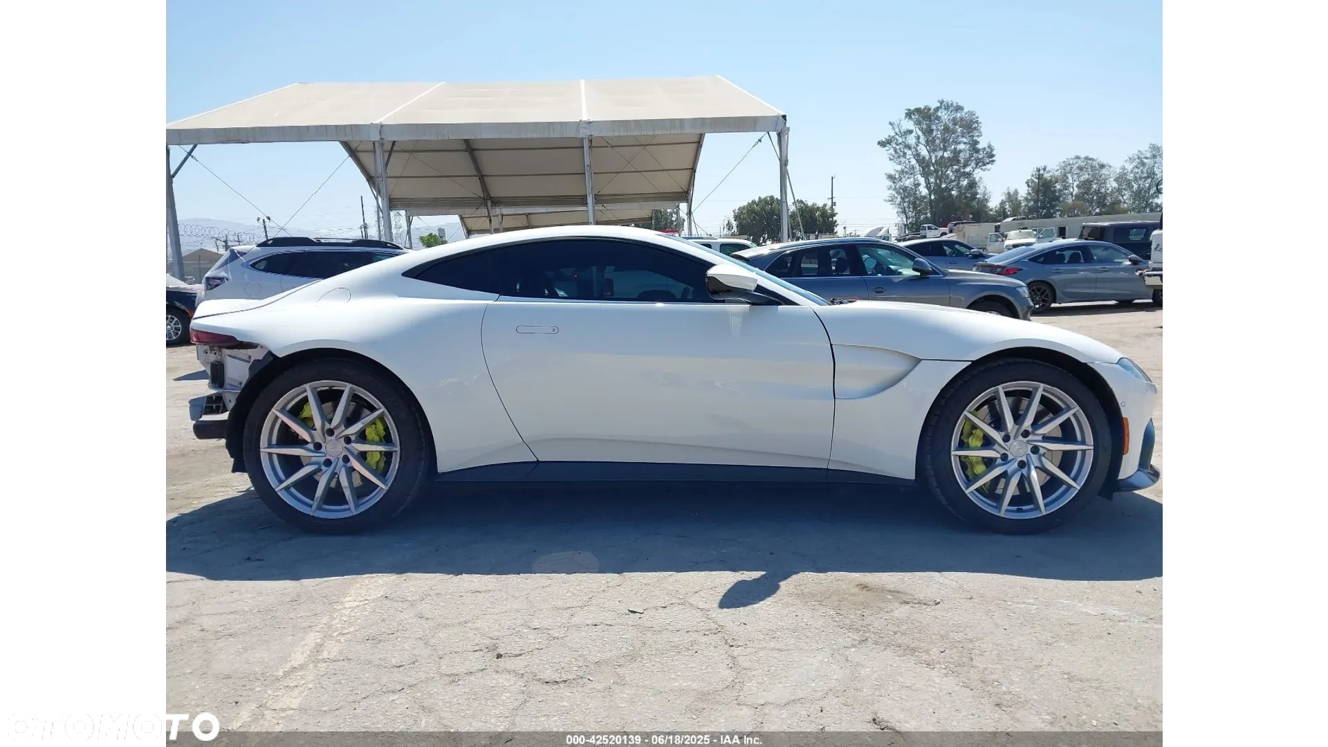 Aston Martin Vantage - 6