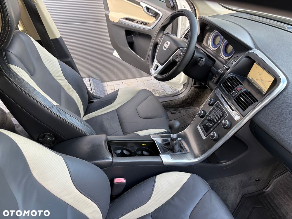 Volvo XC 60 DRIVe R Design - 23